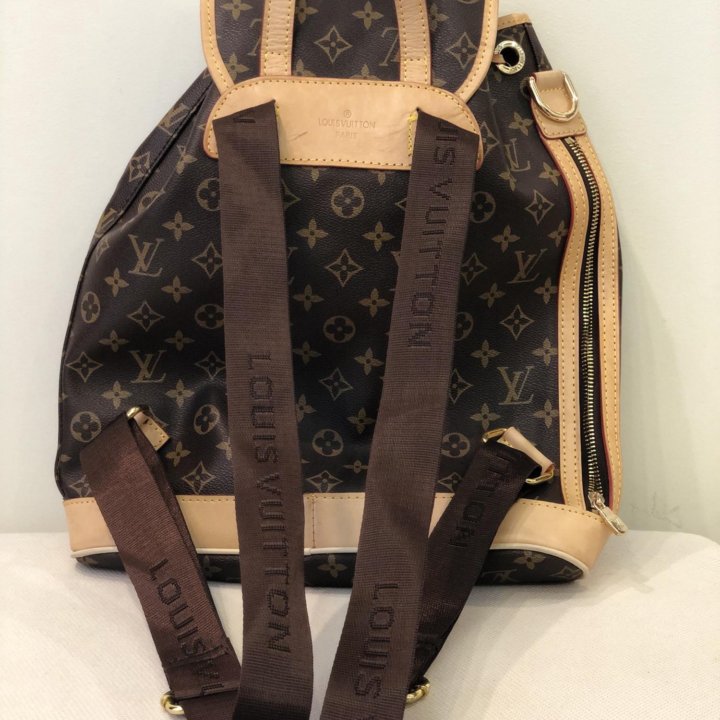 Рюкзак Louis Vuitton.