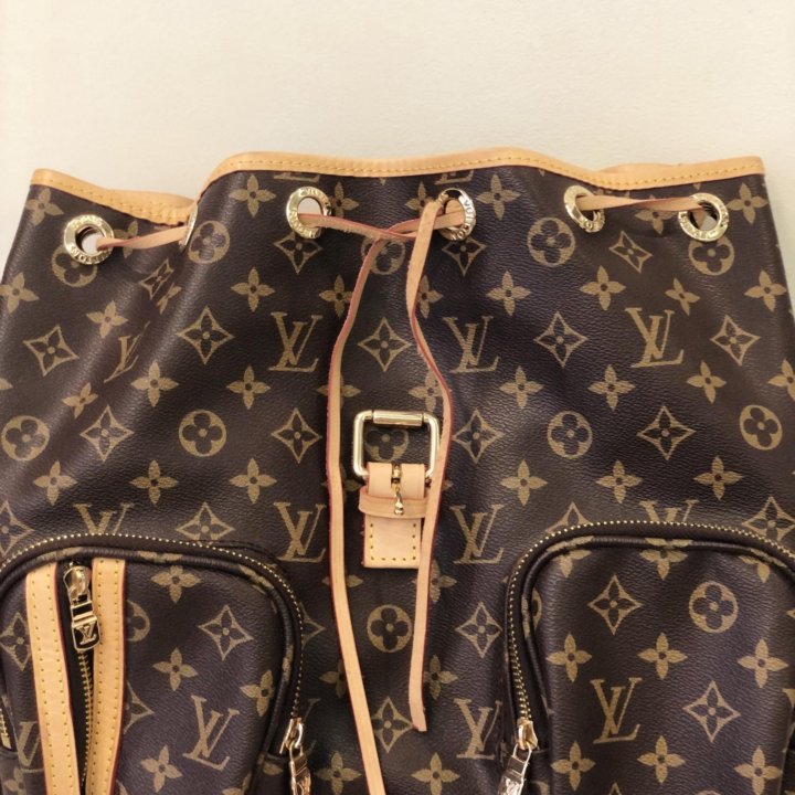 Рюкзак Louis Vuitton.