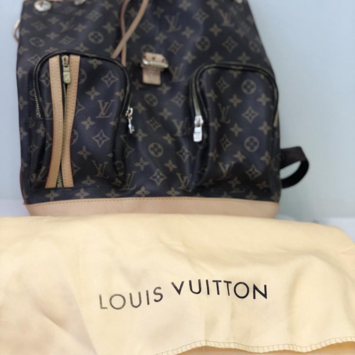 Рюкзак Louis Vuitton.