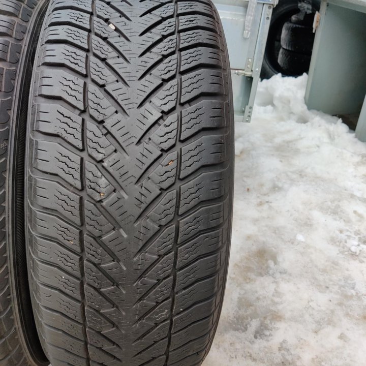 Шины Goodyear 245/65/17 2 шт