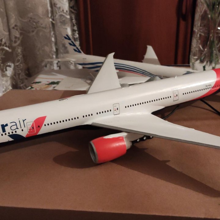 Модель самолёта boeing 777-300