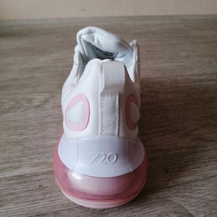 Кроссовки Nike Air 720 женские