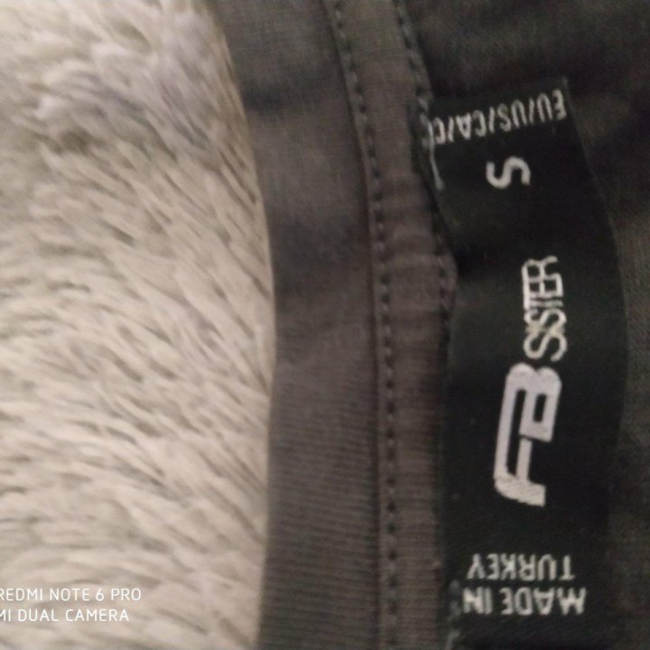 Милая кофточка.