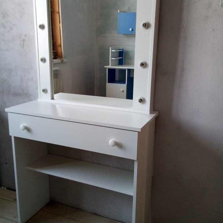 Гримерный стол