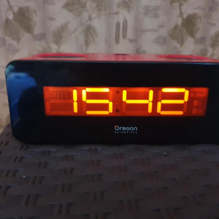 Часы с будильником и радио