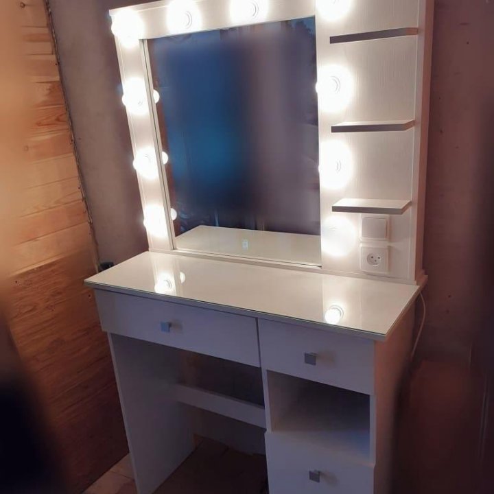 Гримерный стол