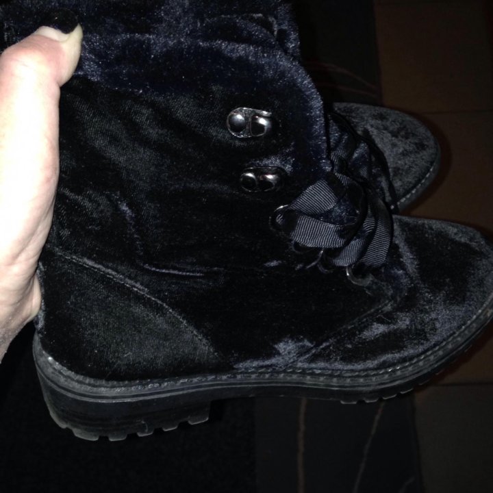 Ботинки велюровые