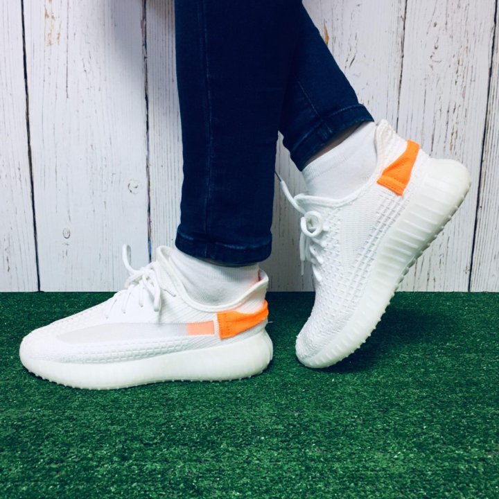 Кроссовки изики Yeezy белые Р36-41