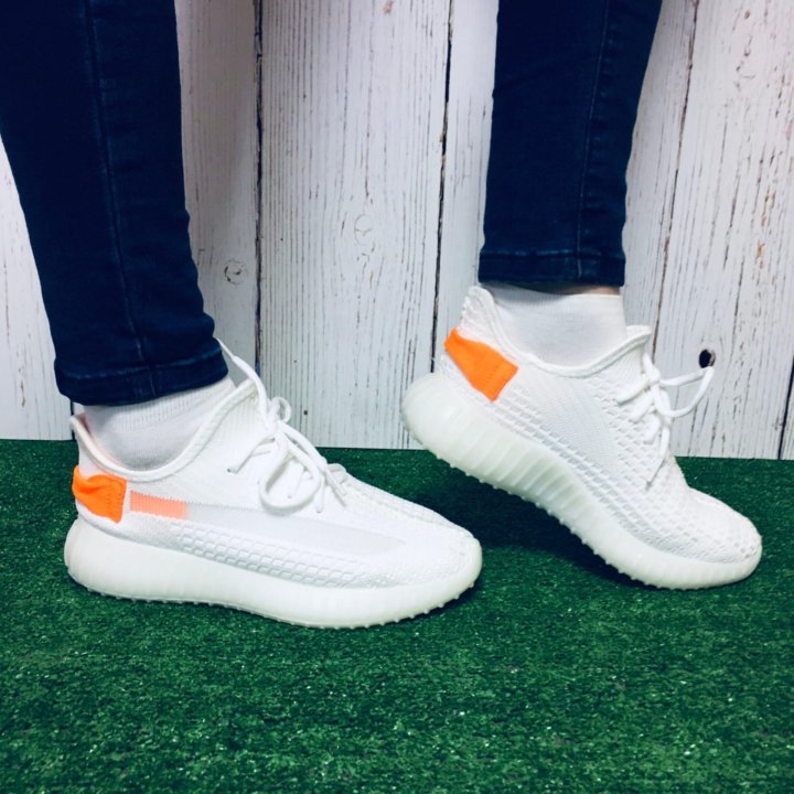 Кроссовки изики Yeezy белые Р36-41