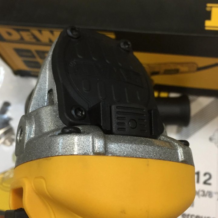 Болгарка ушм DeWALT