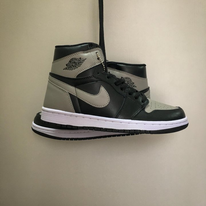  Кроссовки Nike Jordan 1