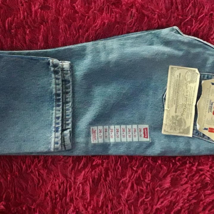 Джинсы Levi's женcкие новые