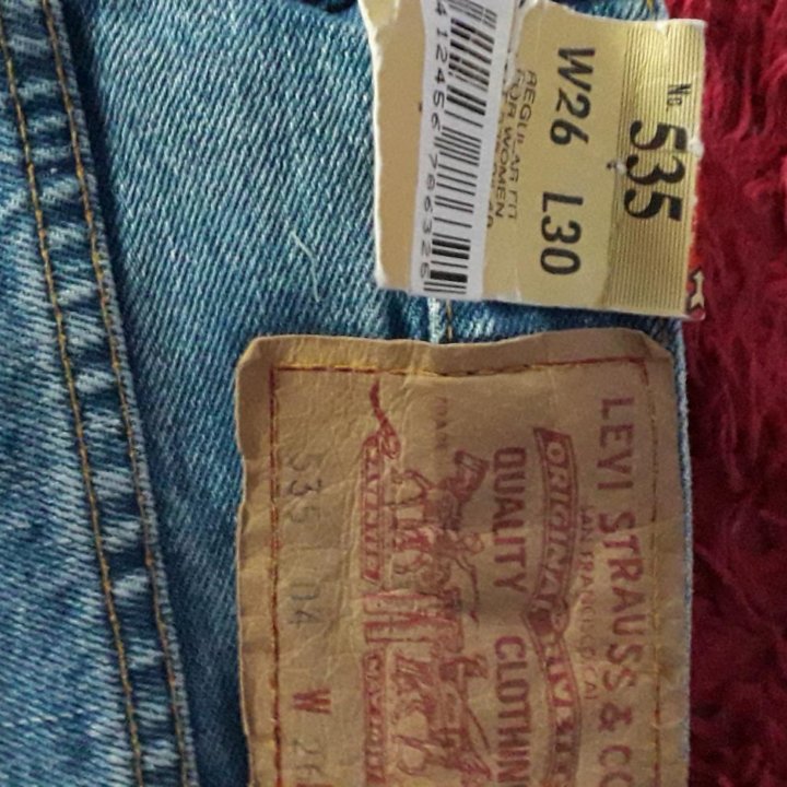 Джинсы Levi's женcкие новые