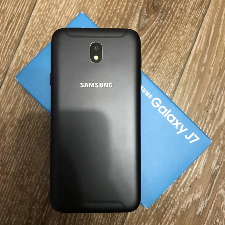 Телефон Samsung Galaxy J7