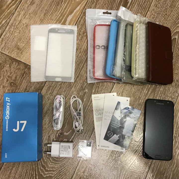 Телефон Samsung Galaxy J7