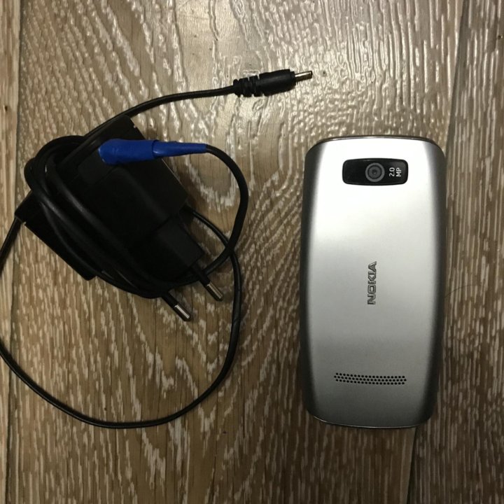 Телефон Nokia 305