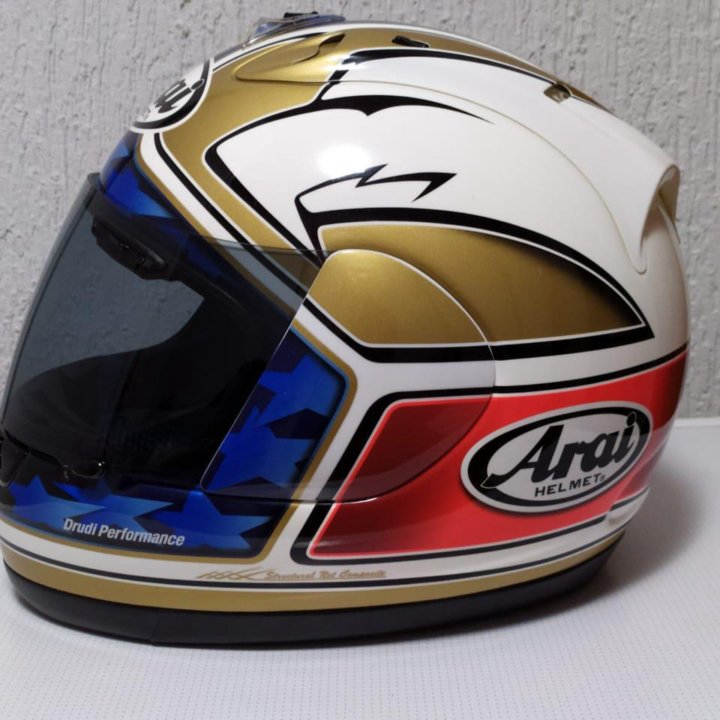 Спортивный мотошлем Arai