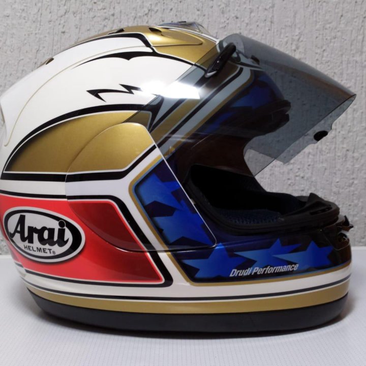 Спортивный мотошлем Arai