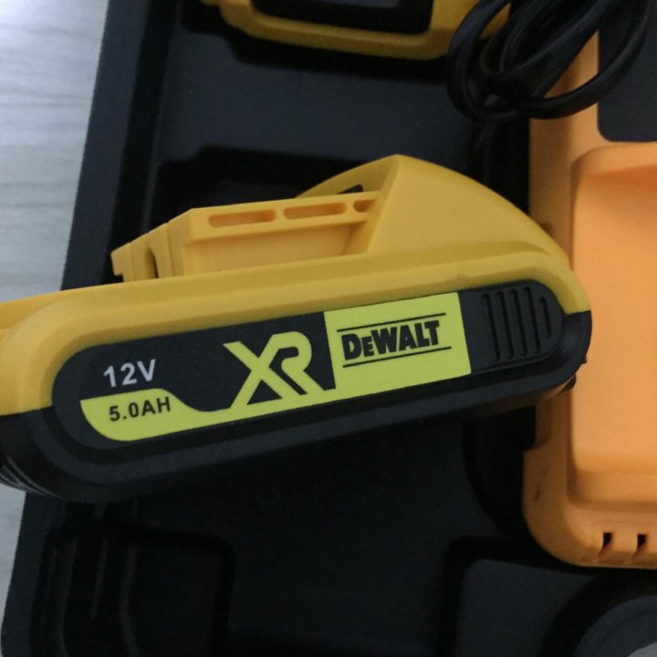 Шуруповерт DeWALT 12v