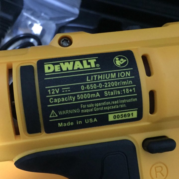 Шуруповерт DeWALT 12v