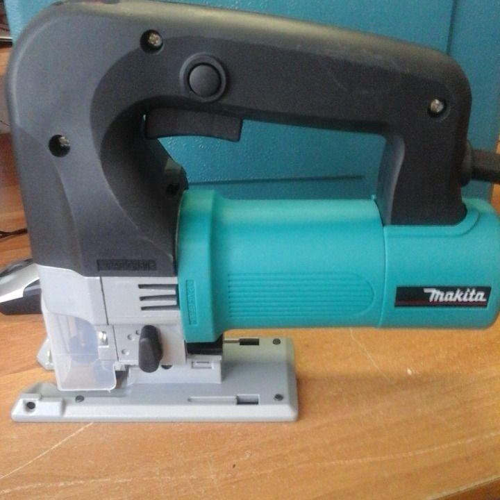 Лобзик Makita 600w 220V