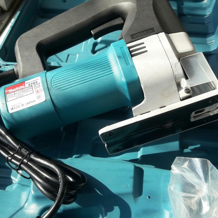 Лобзик Makita 600w 220V