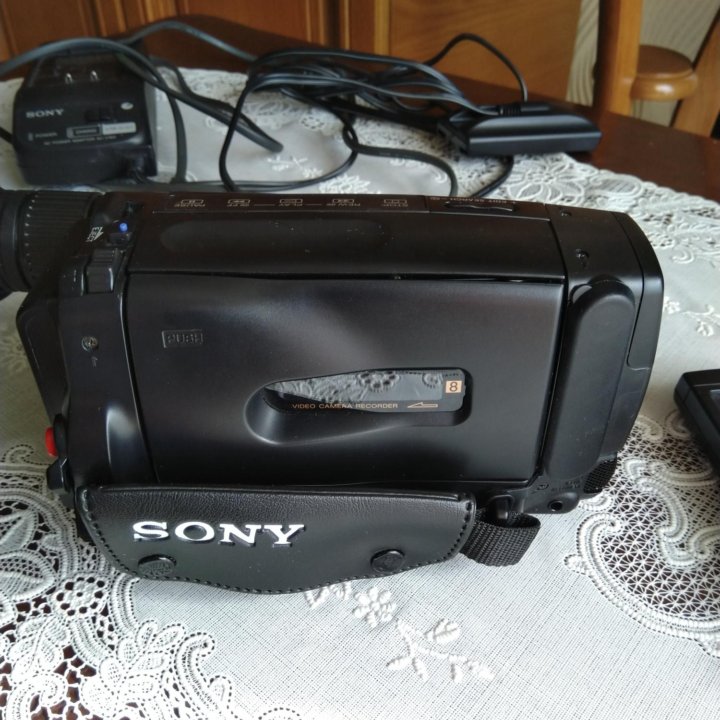 Видеокамера SONY CCD - TR - 424 -E