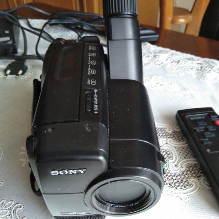 Видеокамера SONY CCD - TR - 424 -E