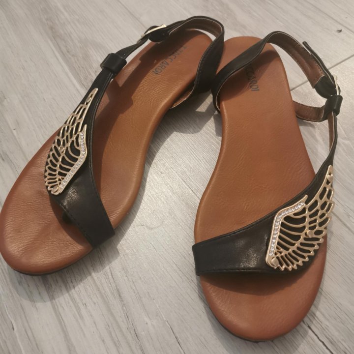 Сандали с крыльями