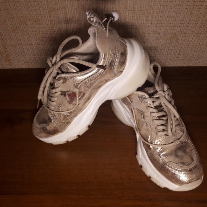 Кроссовки новые