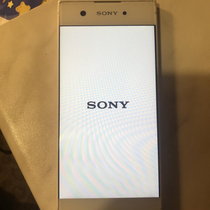 Sony Xperia XA1 горит на заставке дальше ноль