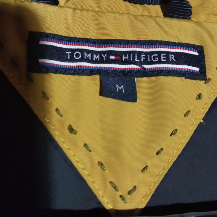 Куртка легкая TOMMY HILFIGER.