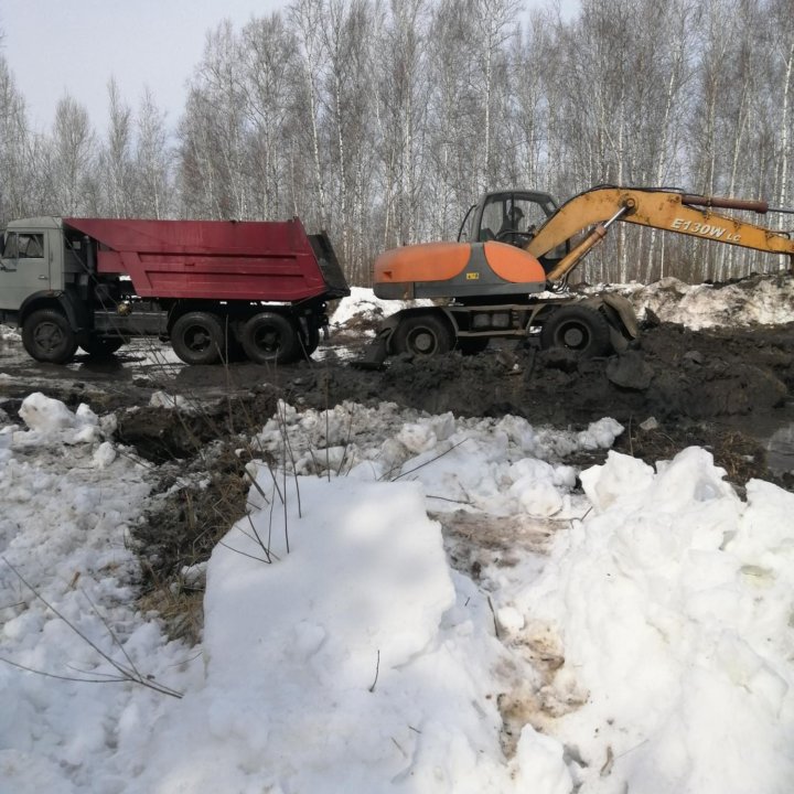 Вывоз снега, уборка территорий от снега. Трактор.