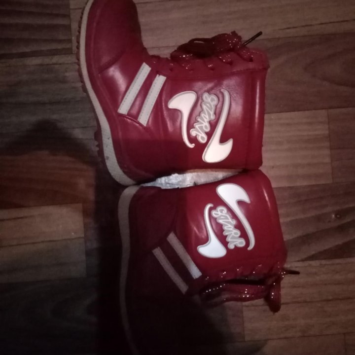 Сапожки для девочки.