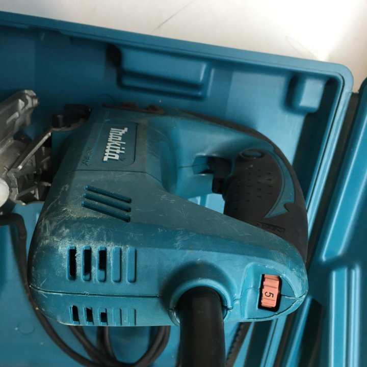 Профессиональный лобзик Makita 4350CT