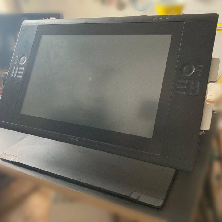 Графический планшет Wacom Cintiq 24HD Touch