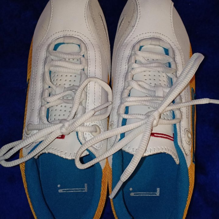 Кроссовки Pirelli