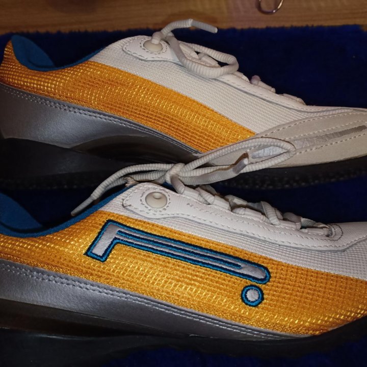 Кроссовки Pirelli