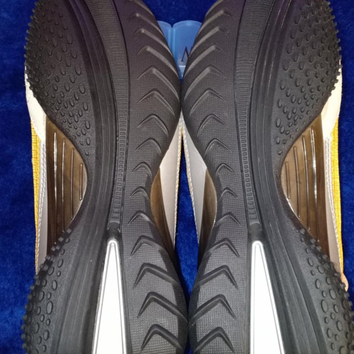 Кроссовки Pirelli