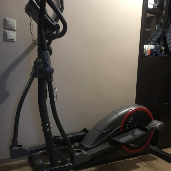 Эллиптический тренажёр CardioPower E200