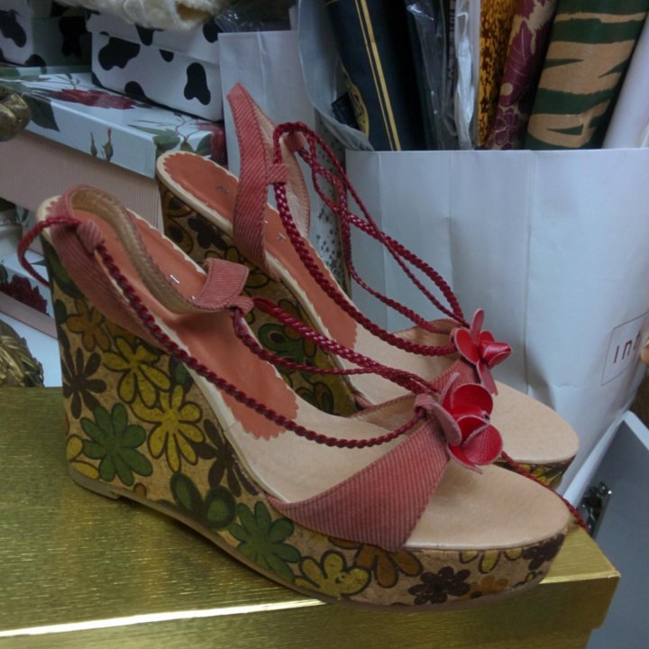 Босоножки на платформе