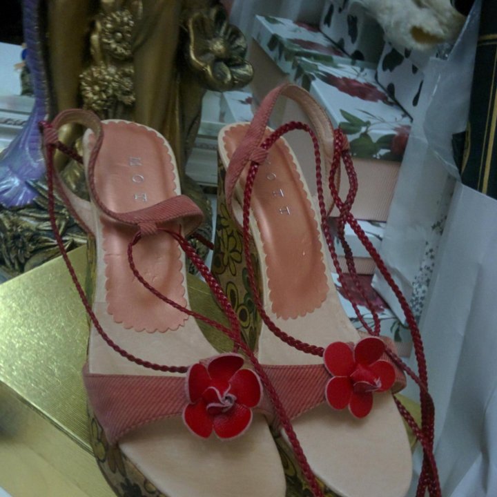 Босоножки на платформе