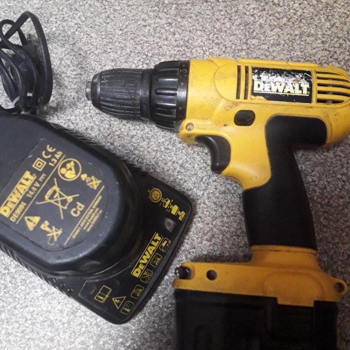 ШуруповертDEWALT DC728