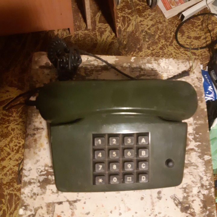 Телефон кнопочный