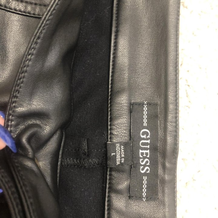 Кожаные новые шорты guess