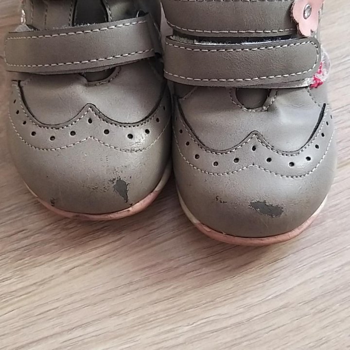 Кроссовки для девочки 22р