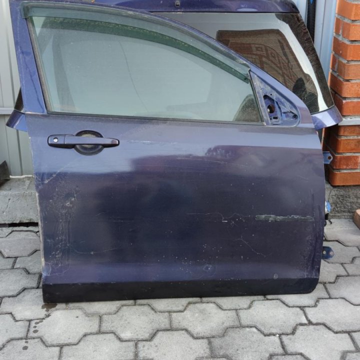 Продам двери Mazda Demio (DY5W)