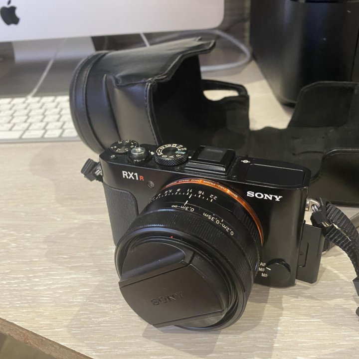 Полнокадровый фотоаппарат Sony Cyber-shot DSC-RX1r