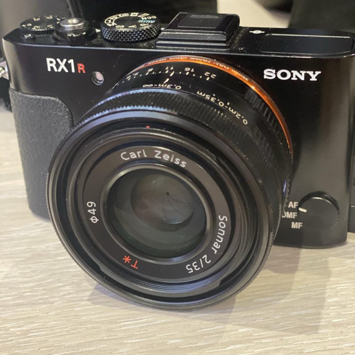 Полнокадровый фотоаппарат Sony Cyber-shot DSC-RX1r