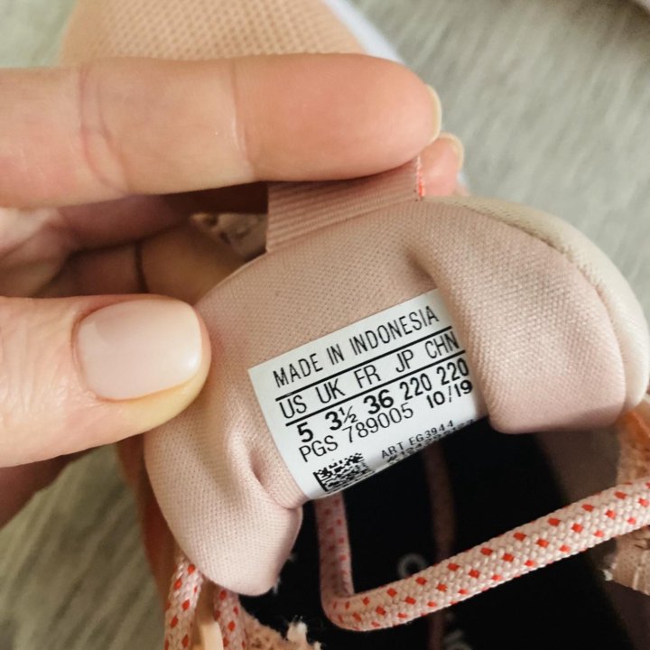 Кроссовки Adidas